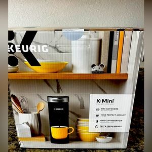 Keurig K-mini plus single serve coffee maker in black.